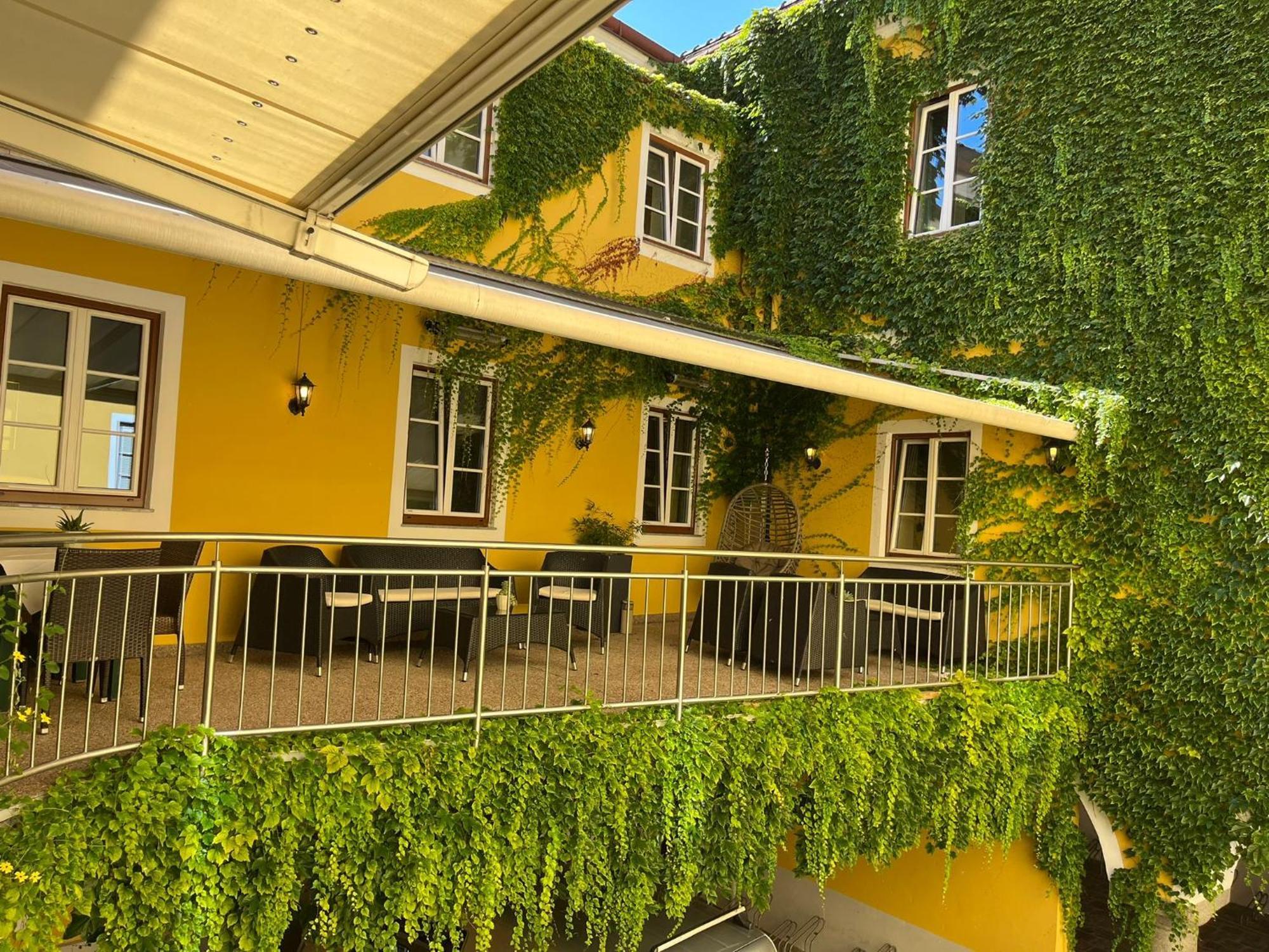 Hotel-Garni Goldenes Kreuz Grein Bagian luar foto